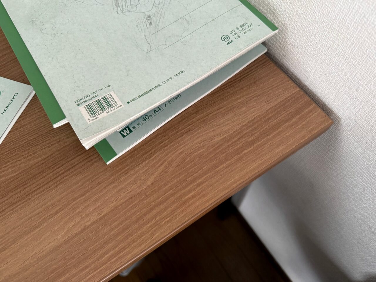 ガラージのワーキングテーブル